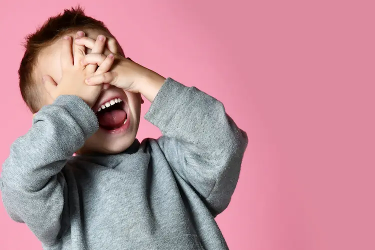 عكس كلمة ضحك تعرف على مضاد كلمة ضحك واستخداماتها