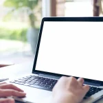 لإضافة العلامة ✓ إلى النص في برامج تصميم المستندات