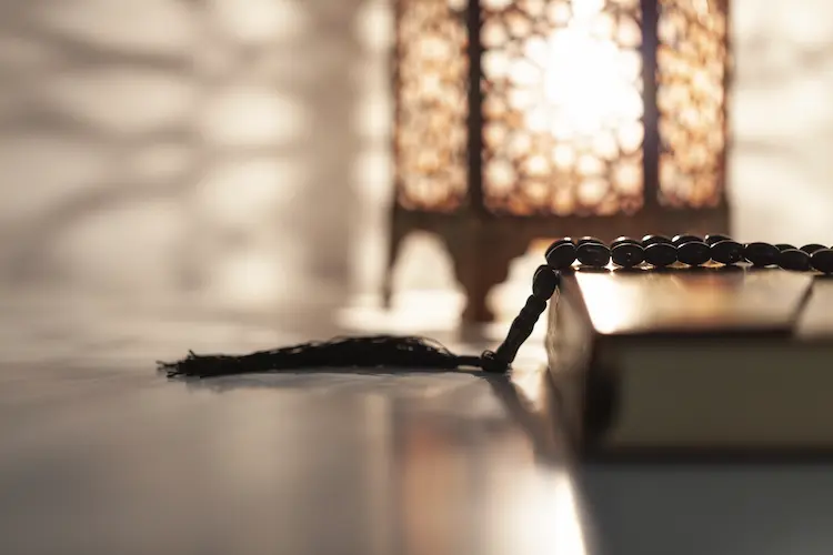 من الأمثلة على نواقض الإيمان شرح مع أهم الأسئلة