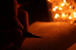 هل الكتابة الوصفية هي الأساس الذي يقوم عليه فن القصة