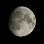 اقمار صناعية في الفضاء