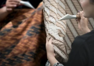 الترتيب الصحيح لمراحل إنتاج الباتيك